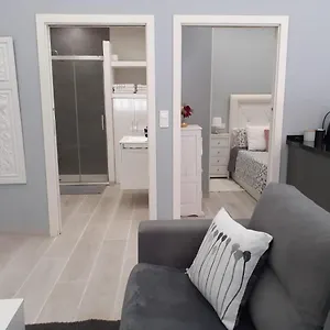 A 50 Metros De La Playa En Apartamento